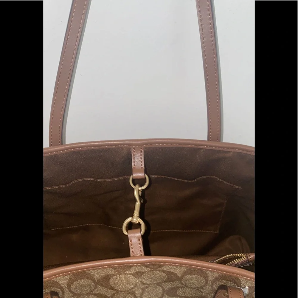💯 authentic Coach Women's Signature Drawstring Carryall